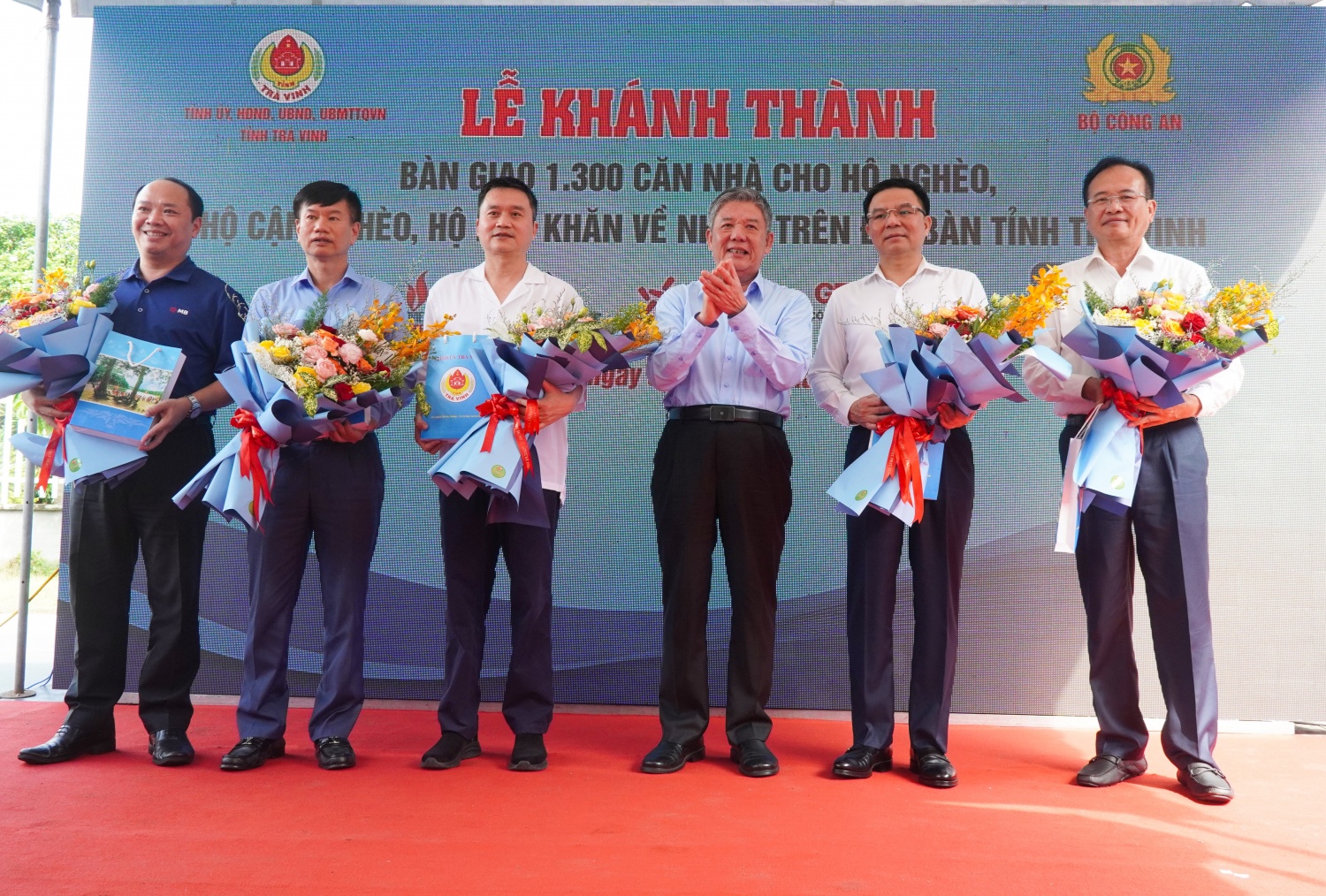 Khánh thành và bàn giao 1.300 căn nhà cho người nghèo tại Trà Vinh